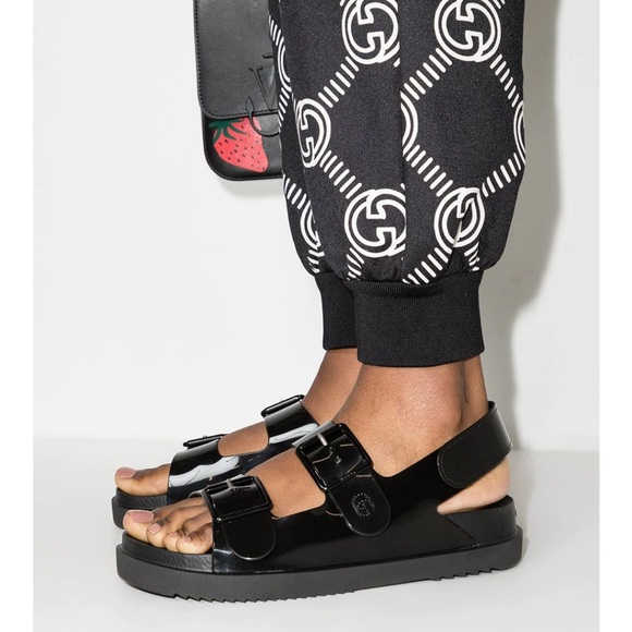 Gucci Isla Rubber Sandals - Picture 11 of 11